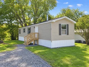 Property at 21 Karen Drive, Farmington, NY 14425