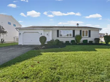 Property at 17 Bellwood Lane, Lancaster, NY 14043
