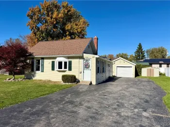 Property at 4976 Richmond Ave, Hamburg, NY 14219