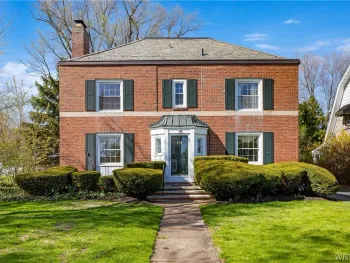 Property at 178 Deerhurst Park Boulevard, Tonawanda, NY 14217